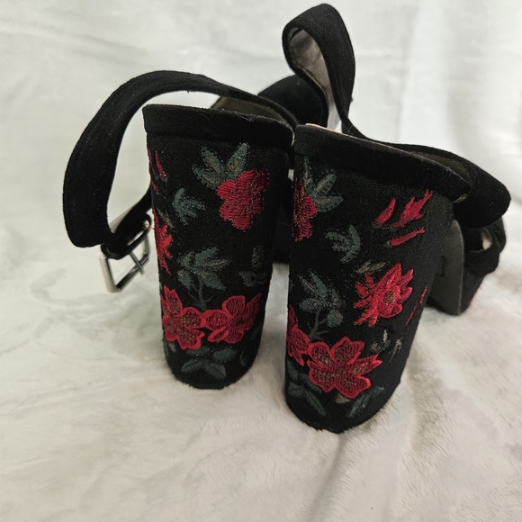 Libby Edelman Gothic Rose Velvet Platforms - Picture 3 of 4